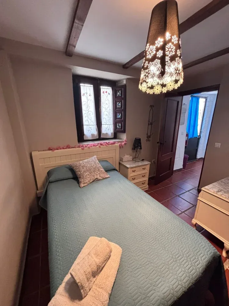 Imagen de Habitaci&oacute;n con cama individual.