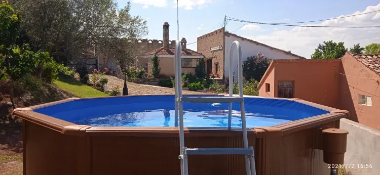 Imagen de Piscina en jardín