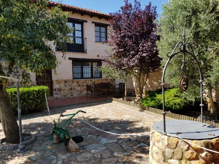 Imagen de Castro del Duerna. Fachada, Patio.