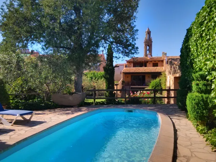 Imagen de Vistas desde la piscina (campanario)