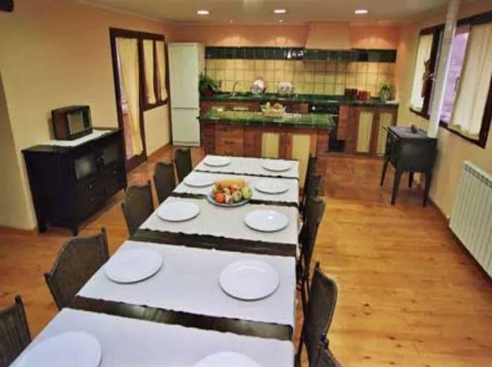 Imagen de Sala menjador al costat de la cuina