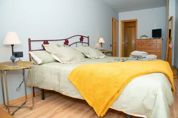 Imagen de dormitorio cama extra grande