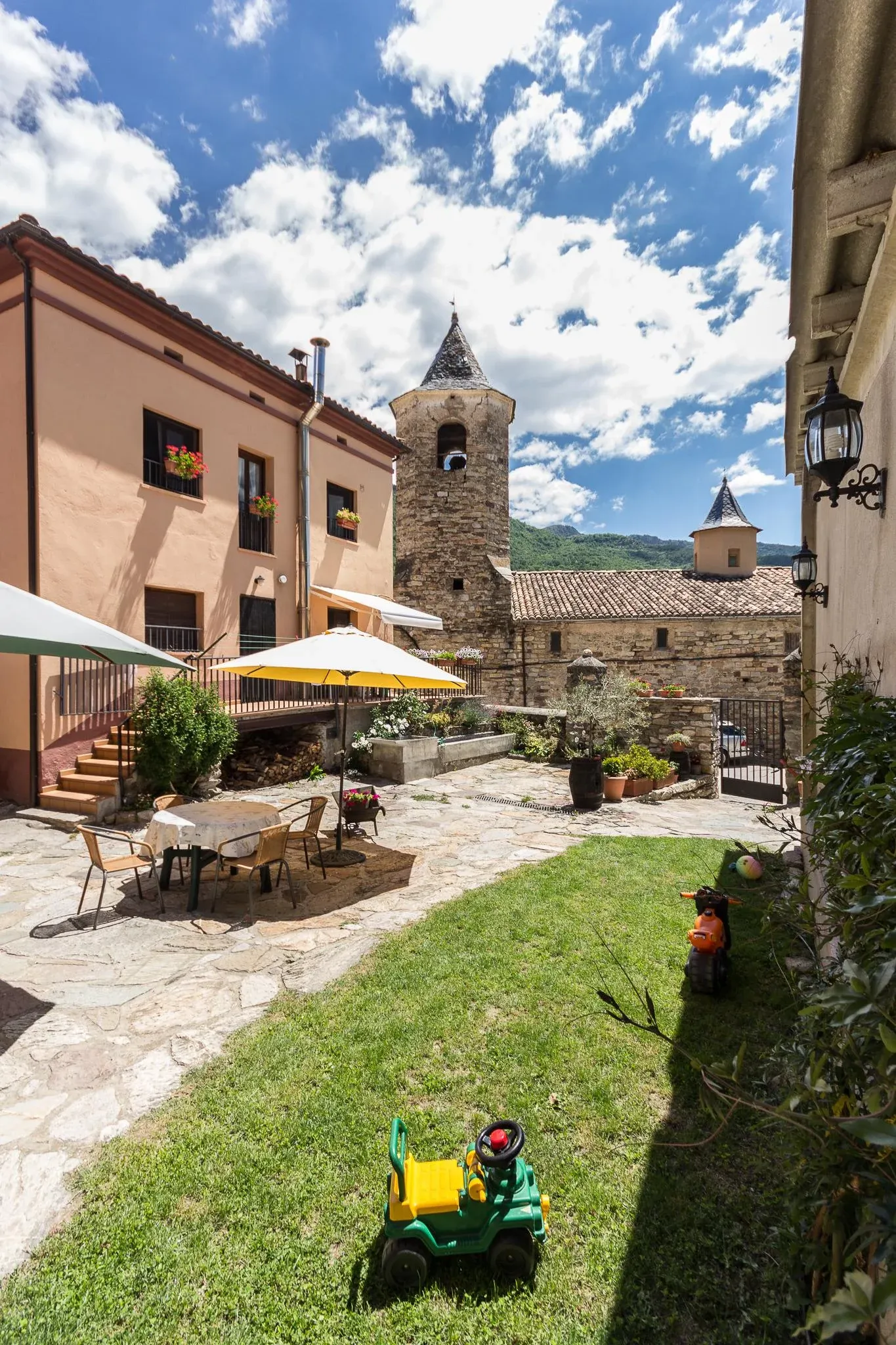 Imagen de Des de la puerta de entrada mirando hacia la terraza