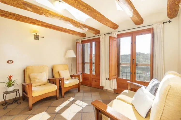 Imagen de Sala de estar con vistas a los bosques de la finca