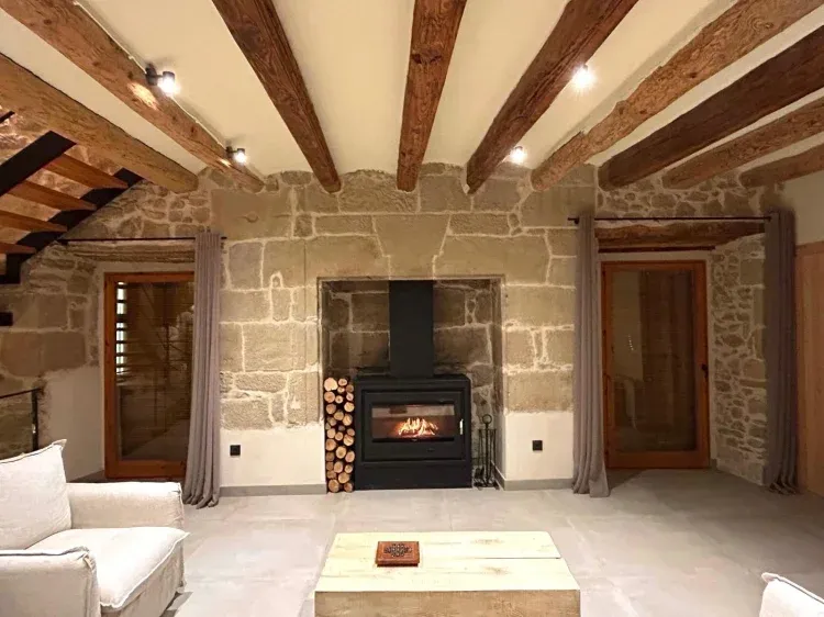 Imagen de Sala de estar con chimenea