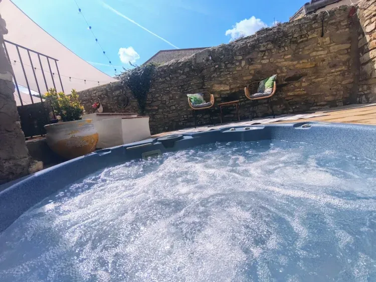 Imagen de Gran jacuzzi exterior