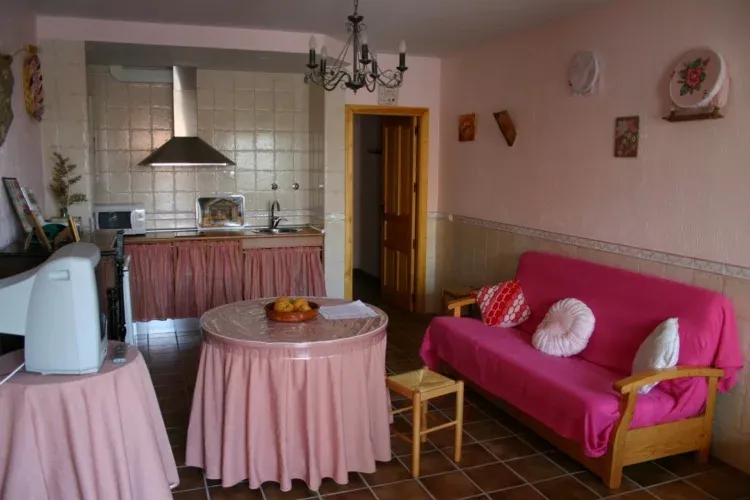 Imagen de El salón de "El Cuarto de La Costura", un reucerdo a las abuelas que bordaban y hacían labor con aguja e hilo.