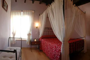 Imagen de Habitación con cama de Dosel de 150 m