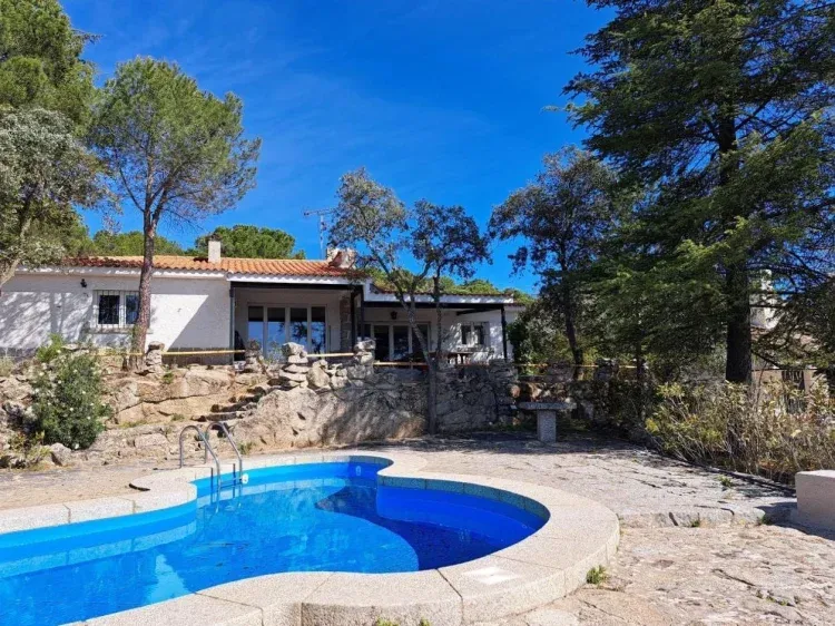 Imagen de Jardín vivienda y piscina