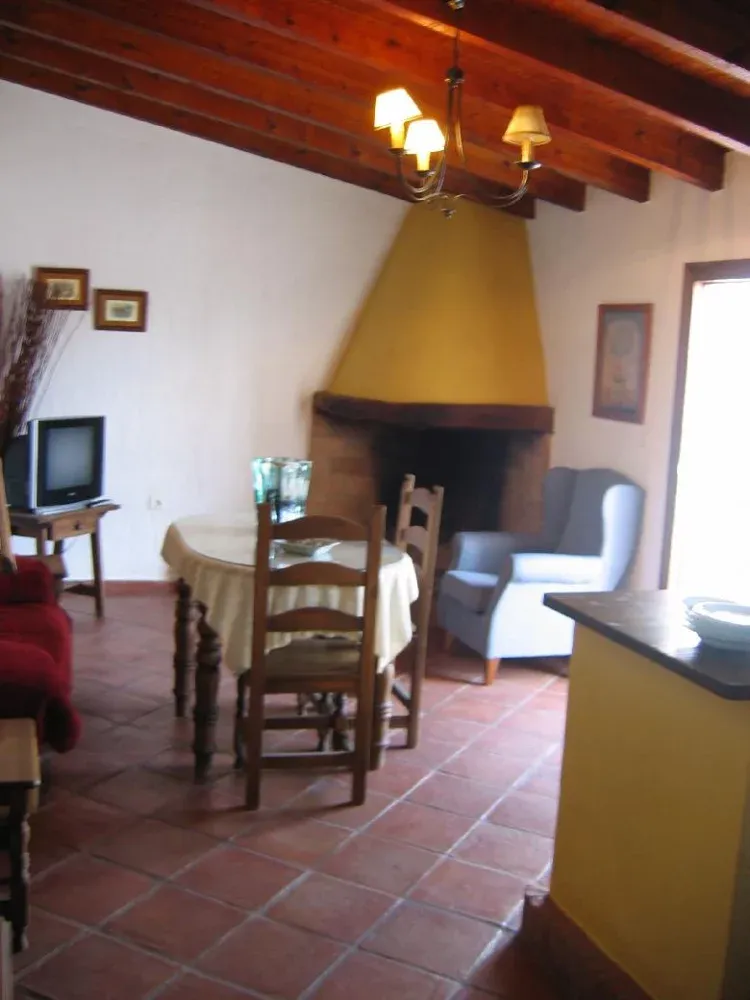 Imagen de salón con chimenea