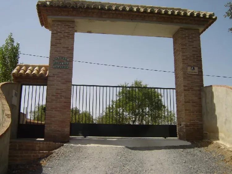 Imagen de Puerta de entrada a la finca