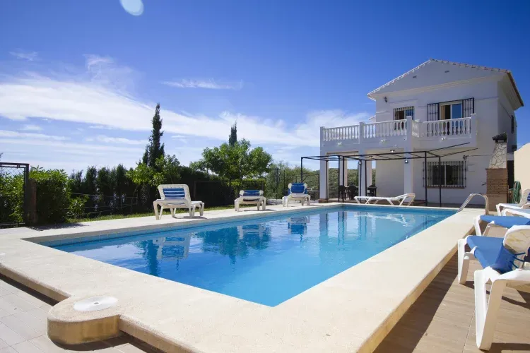 Imagen de Jardín y piscina