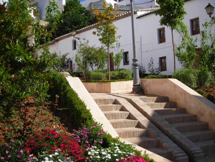 Imagen de Viviendas Turísticas Los Arrayanes: Fachada y jardines