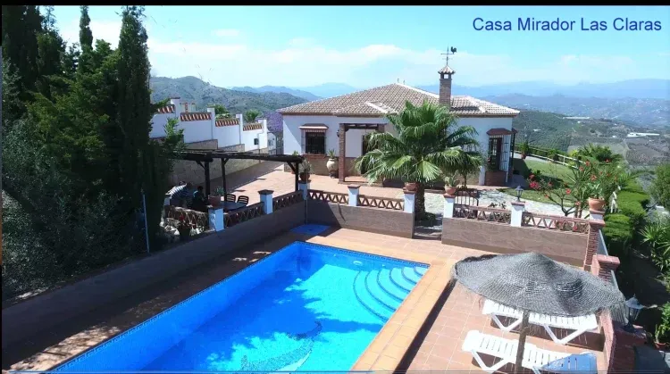 Imagen de Piscina y casa