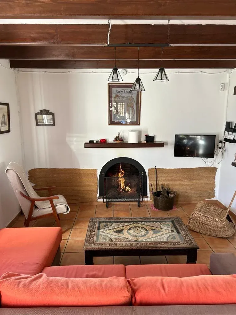 Imagen de Salon con chimenea