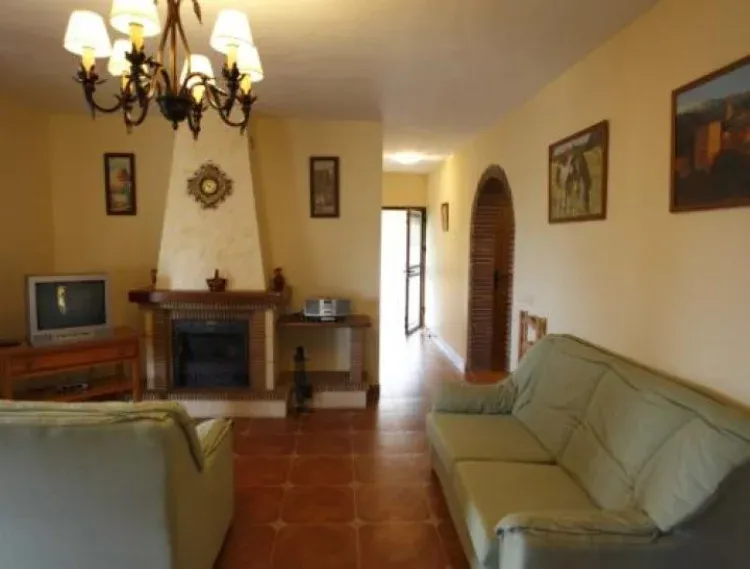 Imagen de Salón con salida a la piscina
