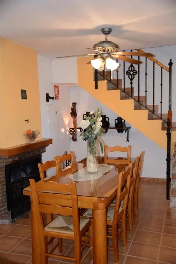 Imagen de Salón con chimenea