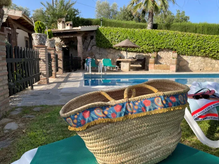 Imagen de Piscina y tumbonas