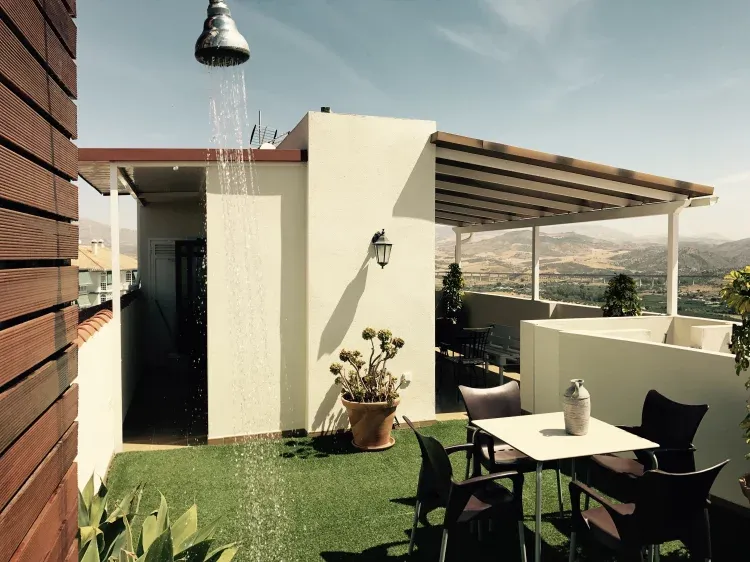 Imagen de Solarium con ducha y hamacas
