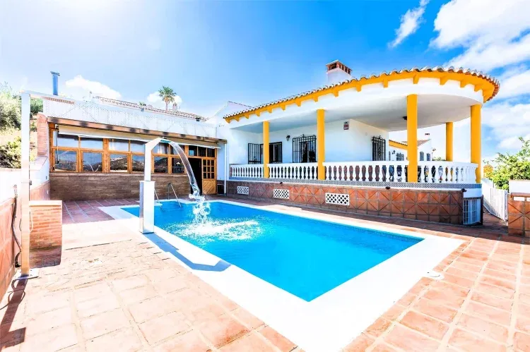Imagen de Piscina con fuente
