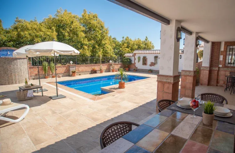Imagen de Porche y piscina