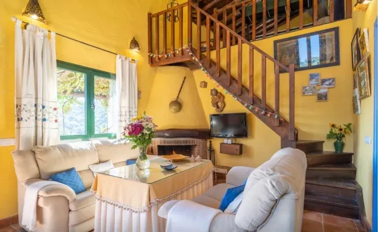 Imagen de Salón con chimenea
