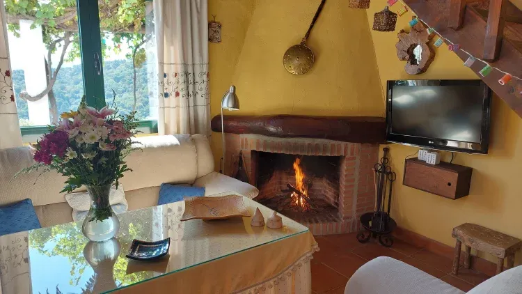 Imagen de Salón con chimenea