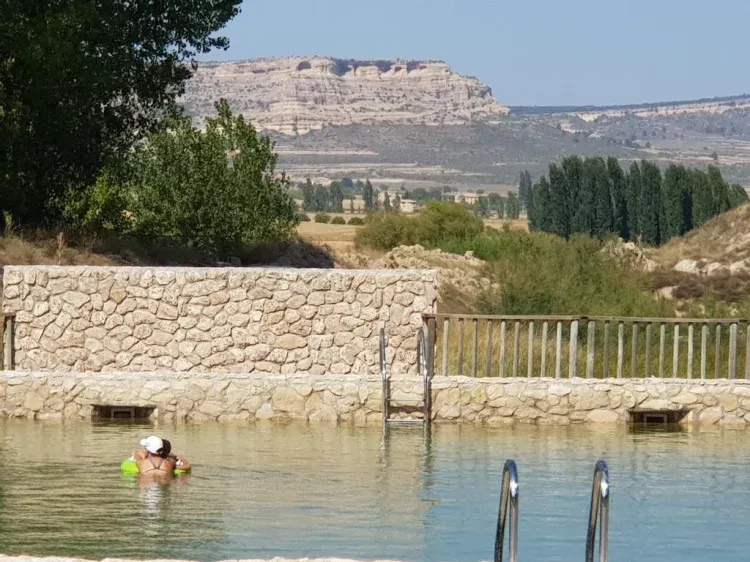 Imagen de Baños de alta concentración en agua salina de manantial.