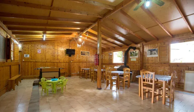 Imagen de comedor común. wifi, tele y futbolín