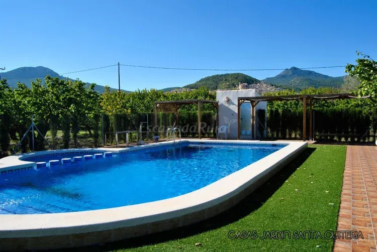 Imagen de Piscina de casa rural Jardín Santa Quiteria en Moratalla, Murcia