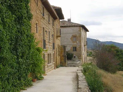 Imagen de Calle principal, con aceso a la casa y a la Iglesia de Eguiarte