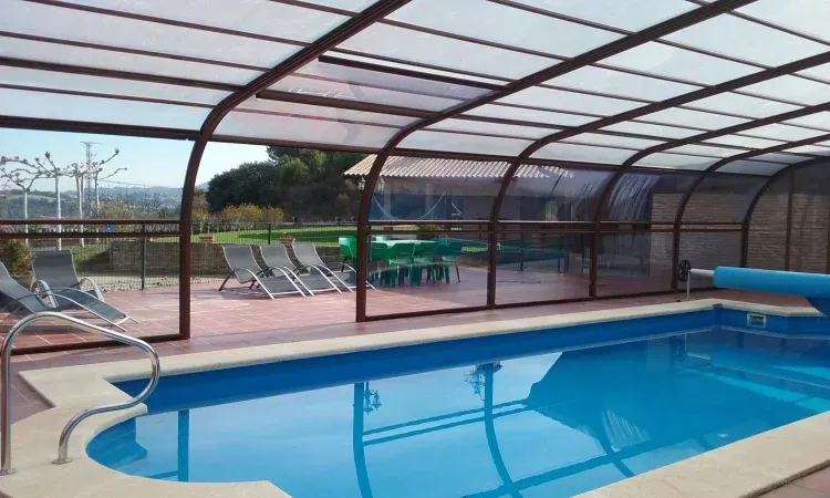 Imagen de piscina cubierta