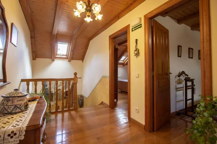 Imagen de Pasillo abuhardillado 
