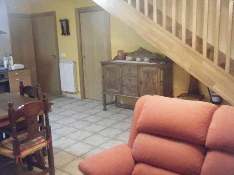 Imagen de Salón cocina con chimenea Nekasenea I