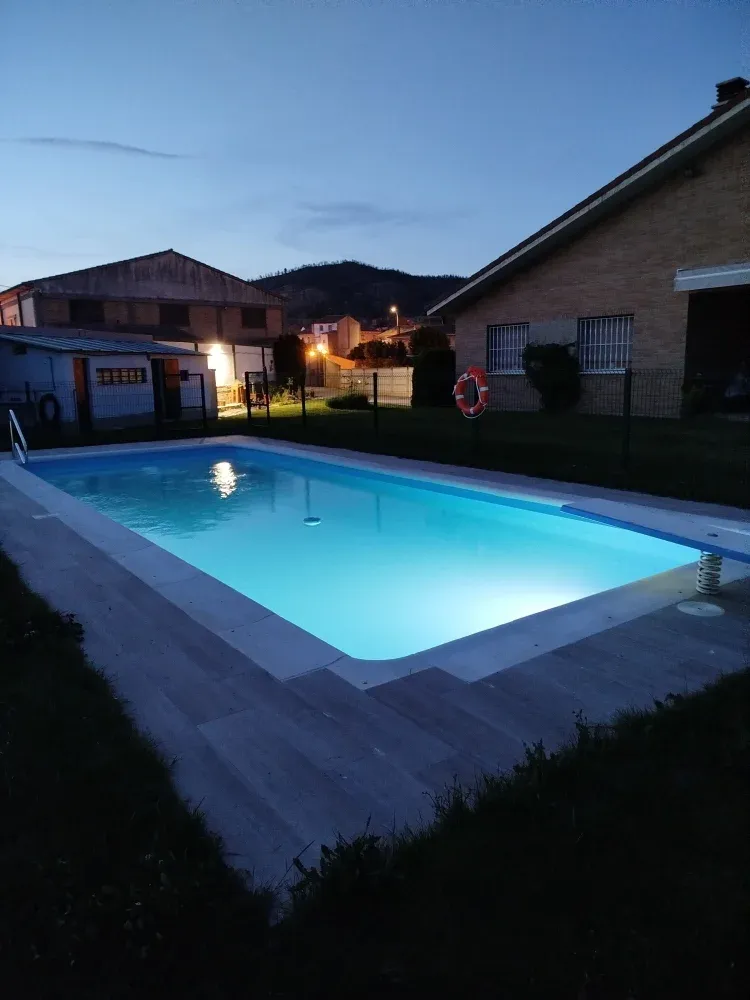 Imagen de Piscina Iluminada