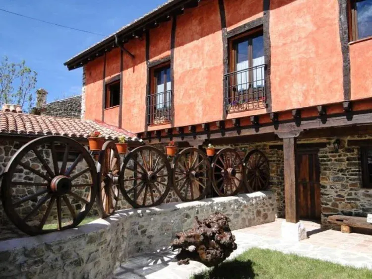Imagen de Fachada y patio 