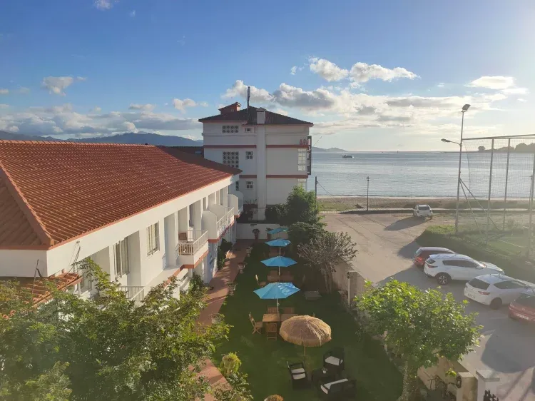 Imagen de Zona ajardinada a un paso de la Playa de Rodeira. Rodeiramar2A