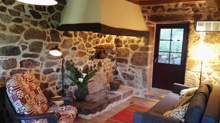 Imagen de salón con lareira