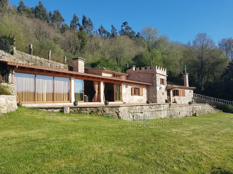 Imagen de La casa desde el jardín