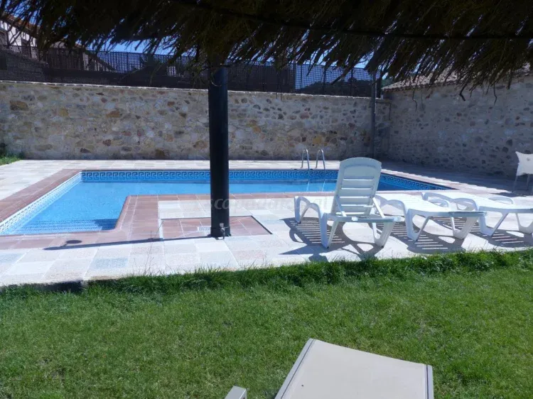 Imagen de piscina de verano