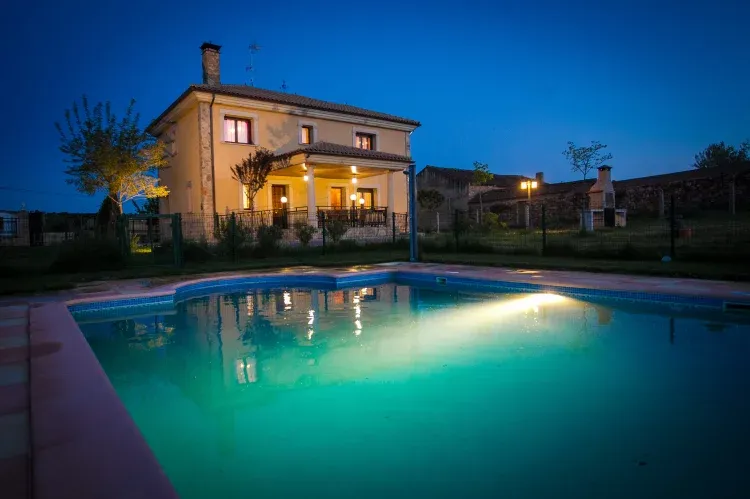 Imagen de piscina foto noche