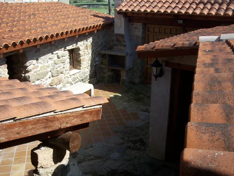 Imagen de Patio de entrada con barbacoa