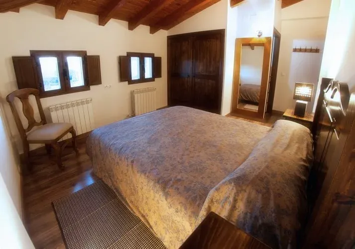 Imagen de Habitación con cama de 1.5x2m y con baño