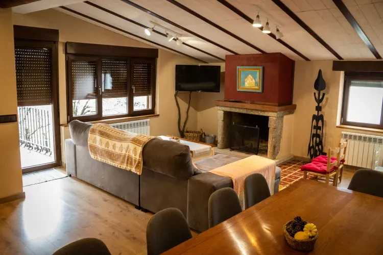 Imagen de Salón en primera planta con chimenea