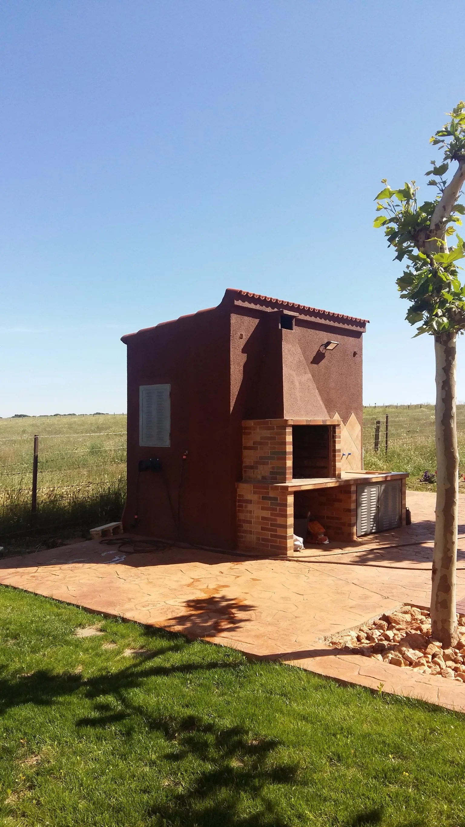 Imagen de Barbacoa con baño exterior