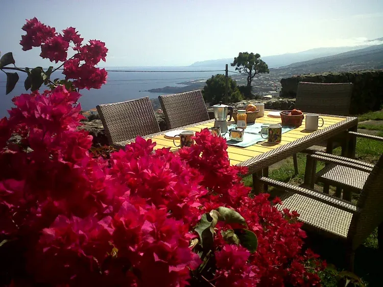 Imagen de Terraza en jardin con vistas panorámicas al Océano