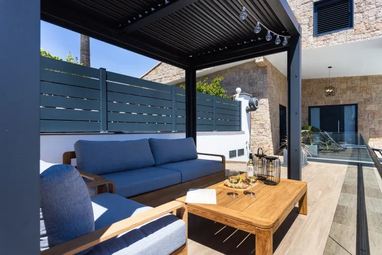 Imagen de Zona de porche y barbacoa. Espacio para aparcar. Zona de solarium 
