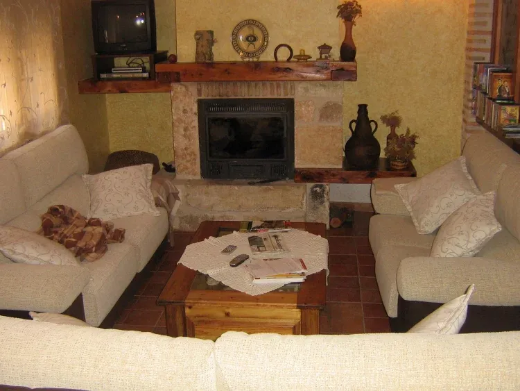 Imagen de frente de la chimenea