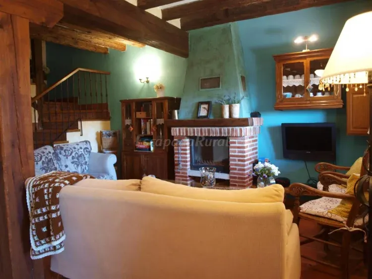 Imagen de Salón con chimenea