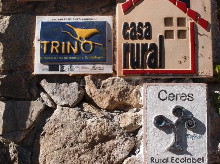 Imagen de Fachada con placas